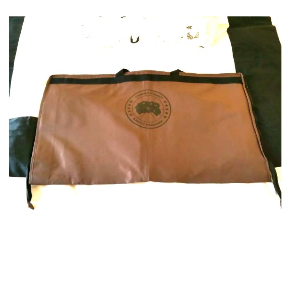 NWOT Canada Goose Travel Garment Bag - Limited
